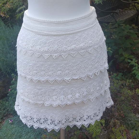 AEO Off-white Crochet Tiered Mini Skirt Size 2 - Picture 1 of 6